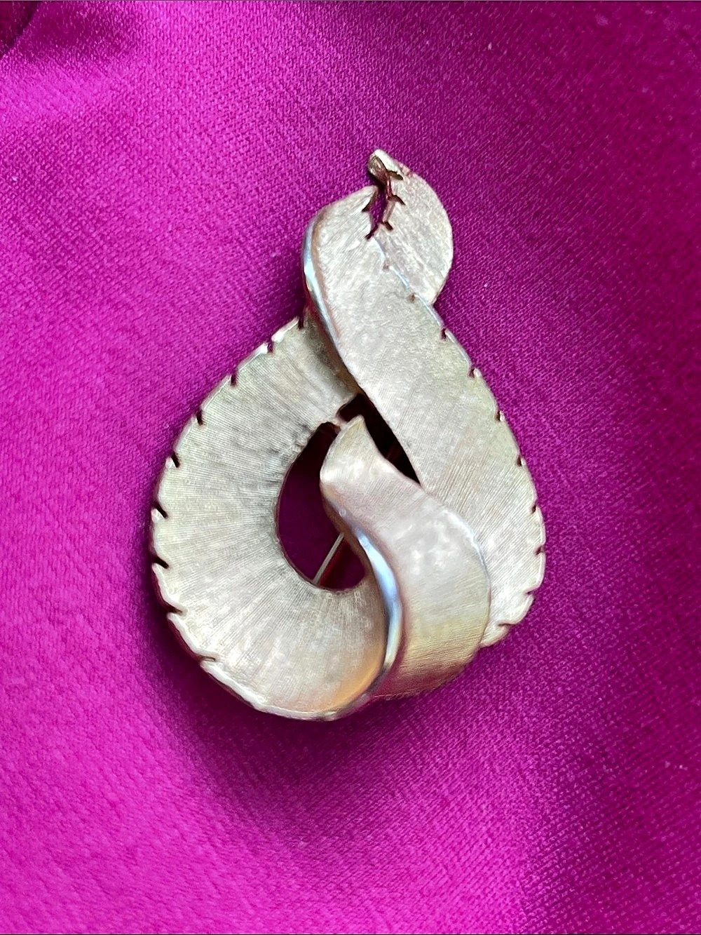 Feather Brooch in Silver Like New
